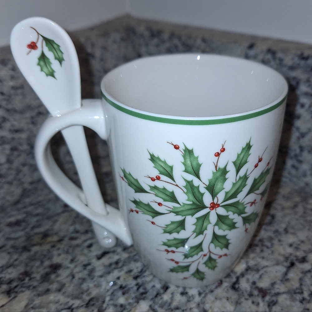 Lenox Holiday Collection Cocoa Mug With Spoon~Holly & Berries~Coffee~Tea Cup